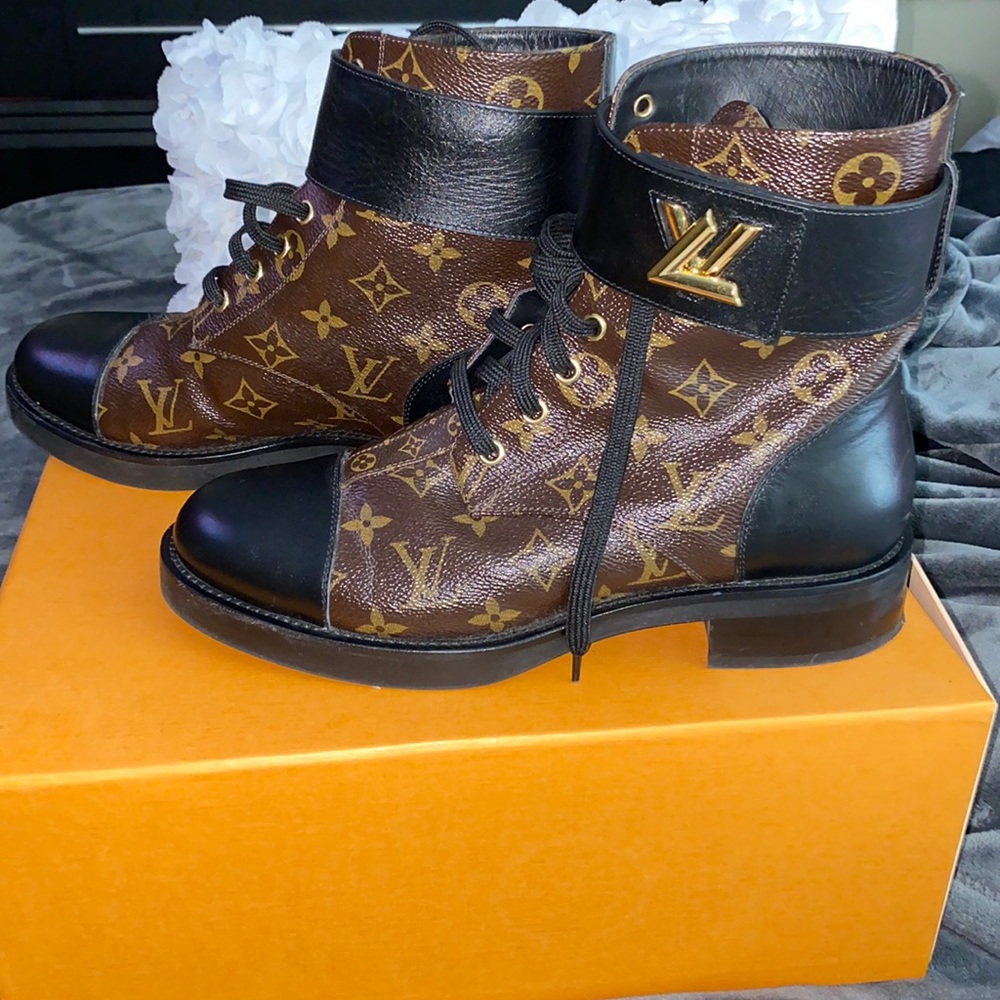 Authentic!!! Wonderland Flat Ranger Boot 🥾